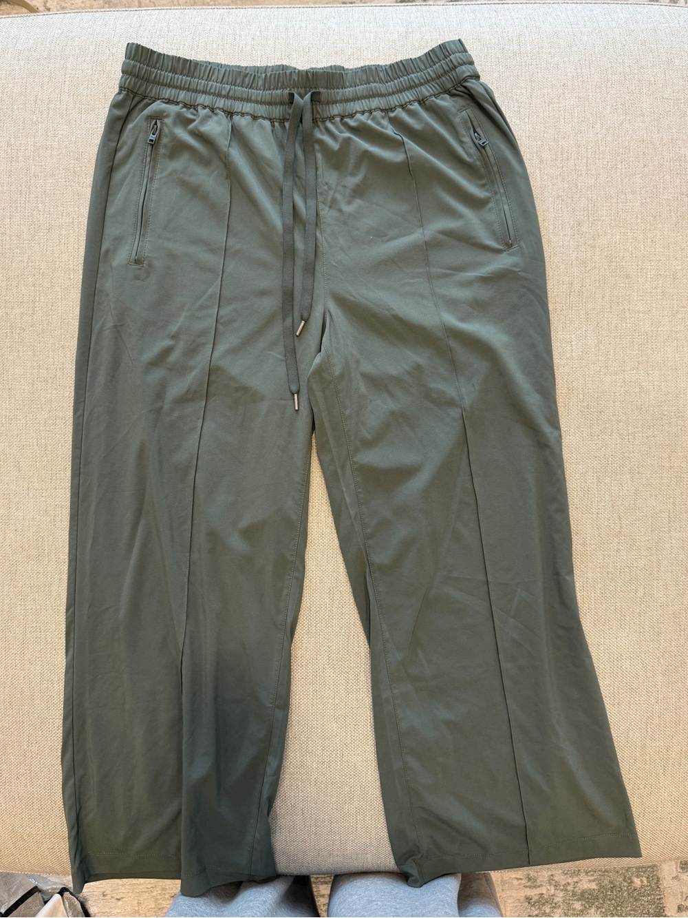 TNA by Aritzia Green Track Trousers Size M